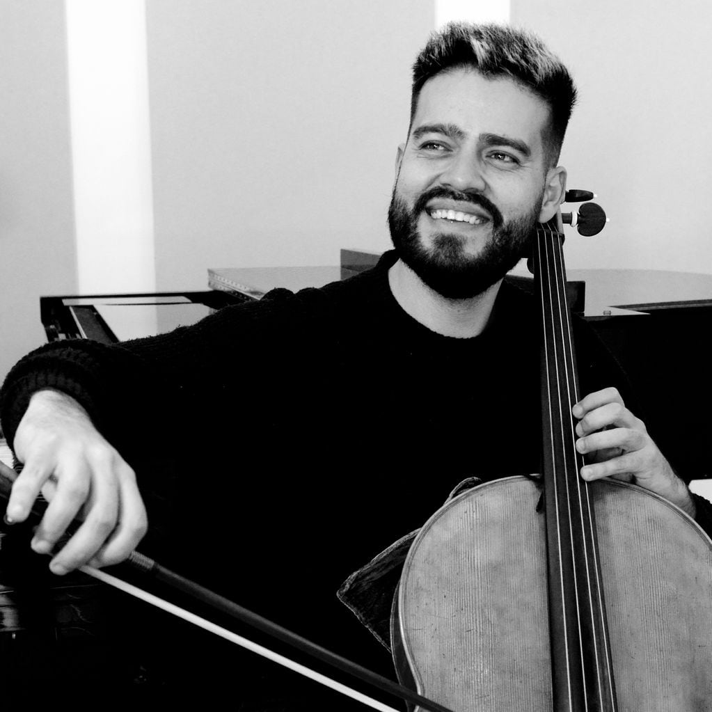 El joven violoncellista Matias Longo recibió junto a su par mendocino, elogiosas palabras del maestro Gintoli