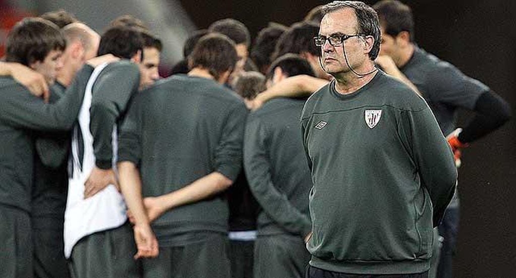 Marcelo Bielsa y sus dirigidos del Athletic de Bilbao (Foto: AP).