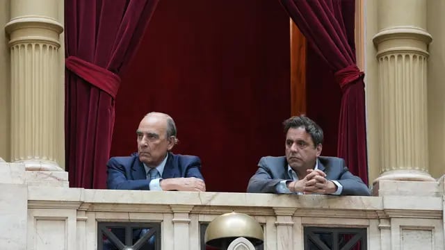 El ministro del Interior, Guillermo Francos, llegó al recinto para presenciar el debate de la ley ómnibus en Diputados