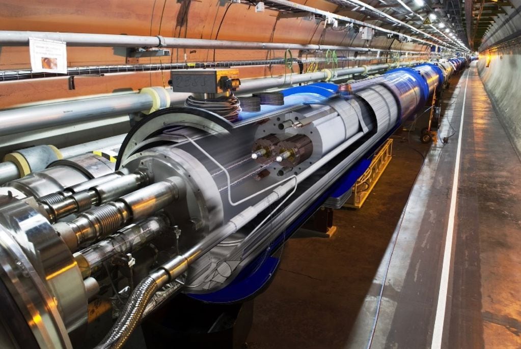 El Modelo Estándar de partículas elementales permite explicar con precisión todos los experimentos realizados en colisionadores de partículas hasta la fecha, pero fracasa al momento de tratar de explicar la fuerza gravitatoria. Crédito de la imagen: CERN.