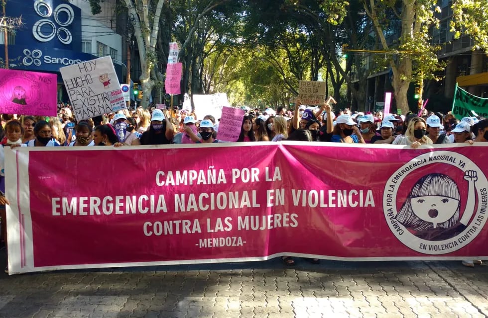 El colectivo Ni Una Menos (NUM) convocó a una movilización que se volvió multitudinaria. Foto: José Gutiérrez / Los Andes