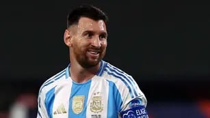 Messi sufrió una contractura y descansa para llegar a cuartos de final
