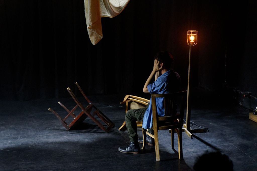 Roberto Peloni llega al Teatro Independencia con "El Brote", obra de Emiliano Dionisi
