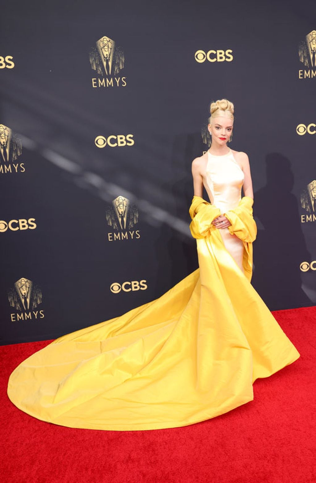 Los mejores looks de la alfombra roja de los Emmy Awards.
