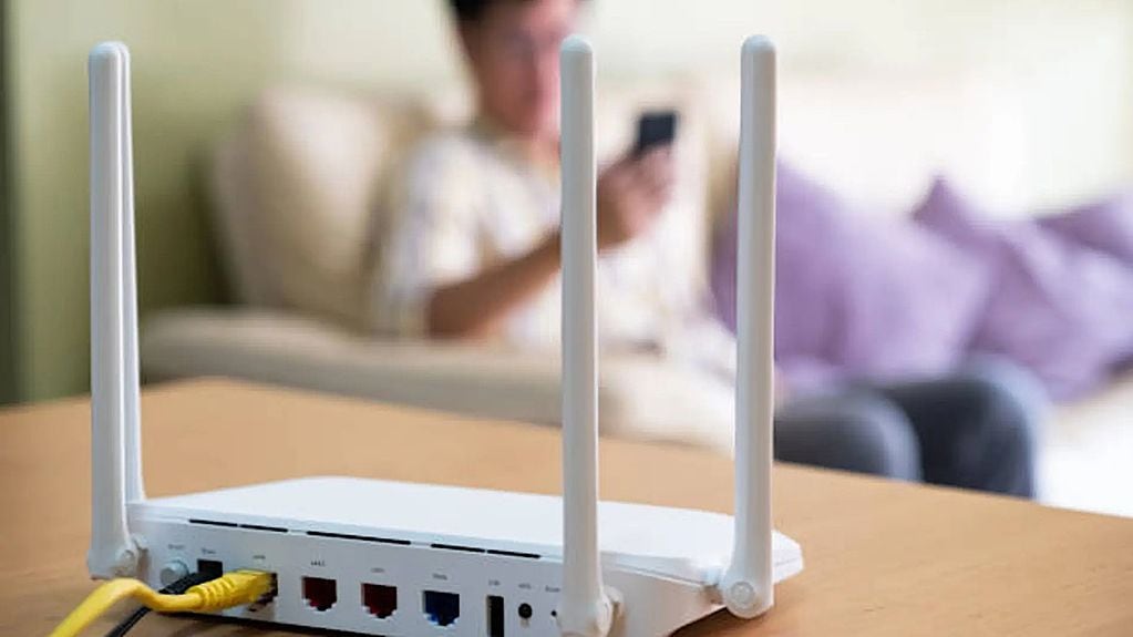 Conexión fija a internet en el hogar.