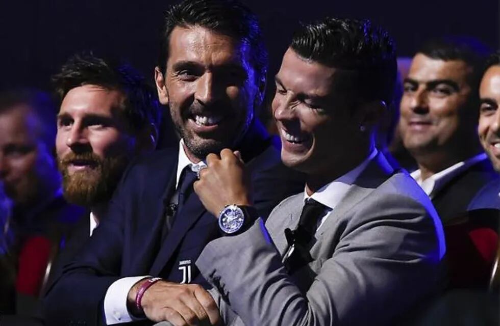 A Buffon le hicieron elegir entre Messi y Cristiano: mirá lo que contestó 
