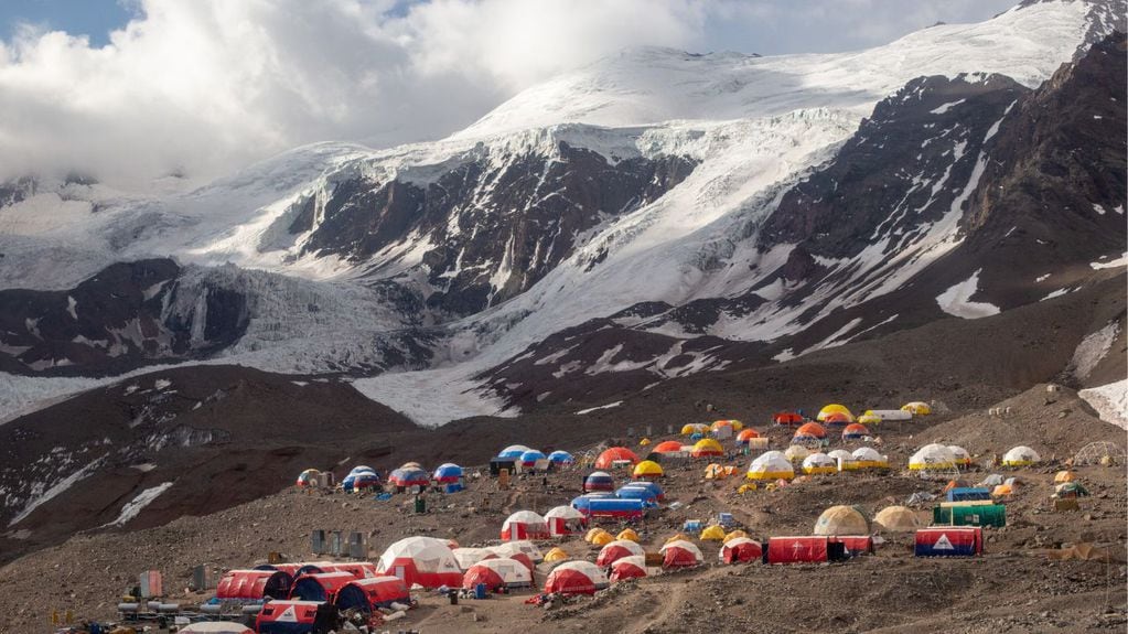 Los andinistas y amantes de la montaña disfrutando de la temporada 2022-2023, a los pies del coloso de América.