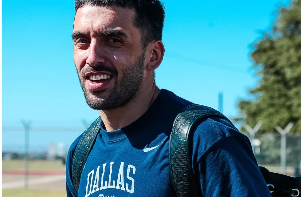 Facundo Campazzo y su primer viaje como jugador de Dallas. Este miércoles visitan a los Suns. (Prensa Dallas).