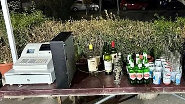 Alcohol y la caja registradora, el botín de dos mendocinos que intentaron robar en Chile