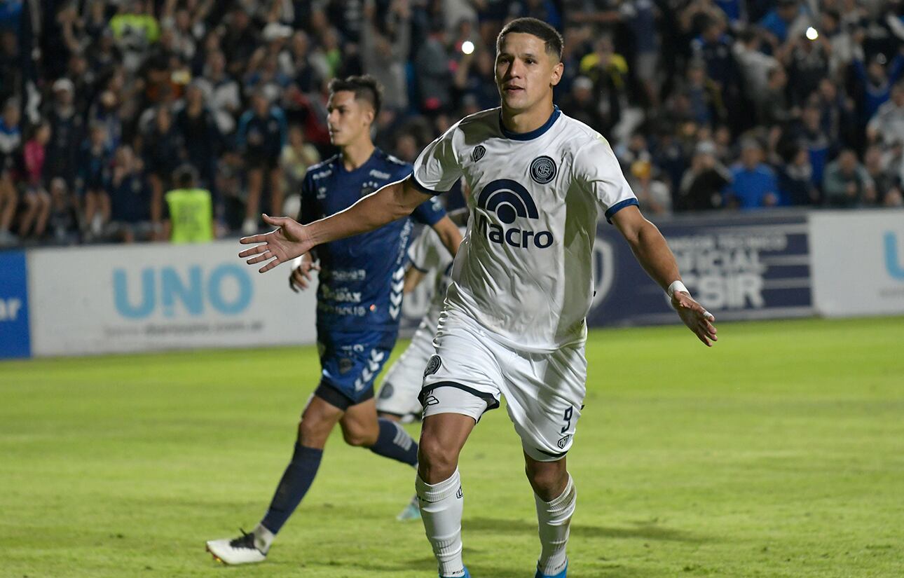 Alex Arce, la máxima figura de Independiente Rivadavia en la Primera Nacional. / Foto: Orlando Pelichotti