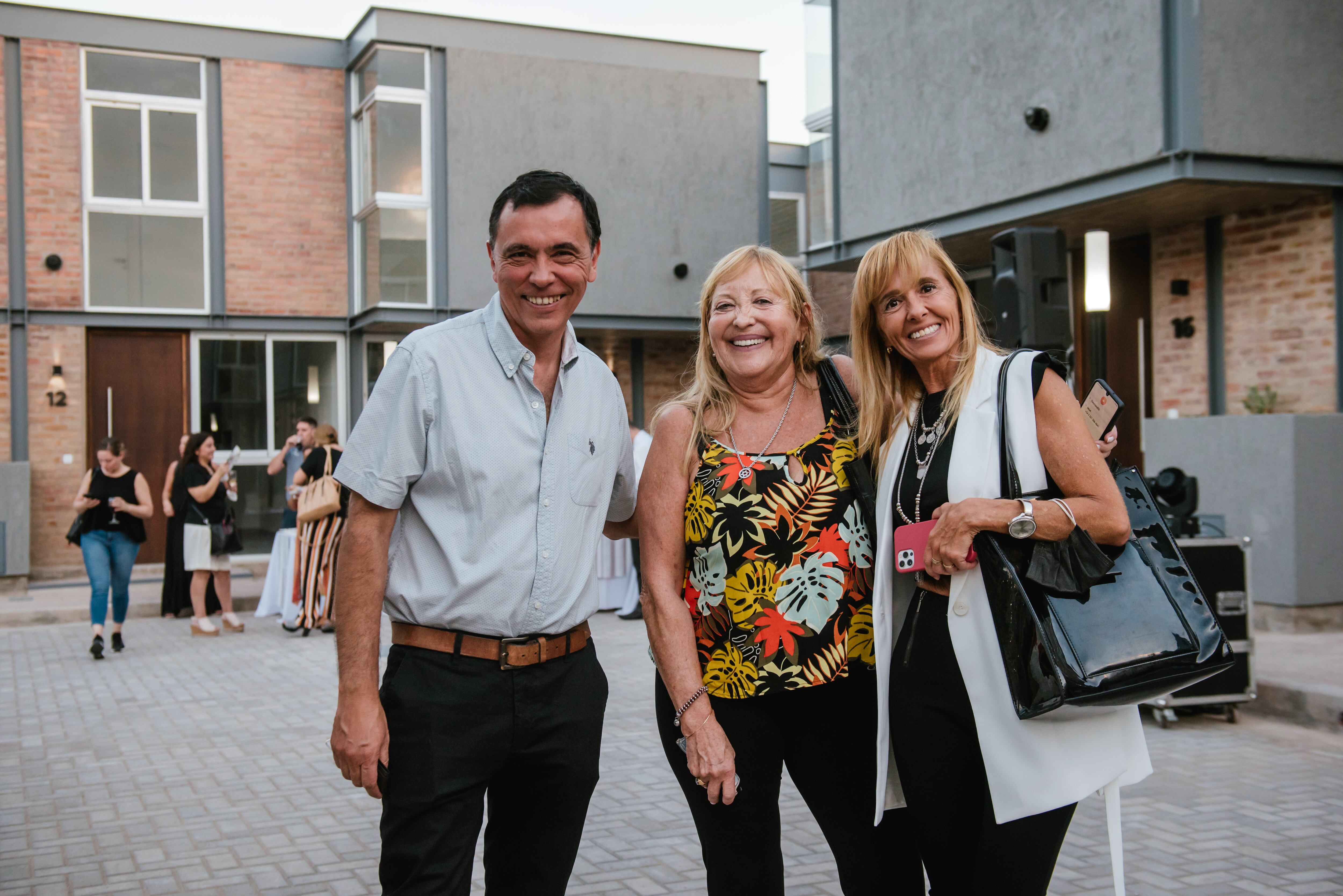 Disfrutando del evento: Darío, Fernanda y Liliana.