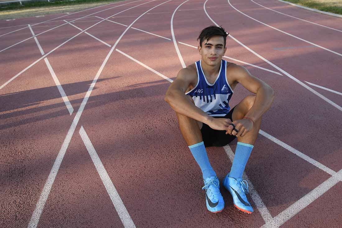 Agustin Pinti, atleta que viaja a Guayaquil, Ecuador representando a la Argentina en el Sudamericano de atletismo.
