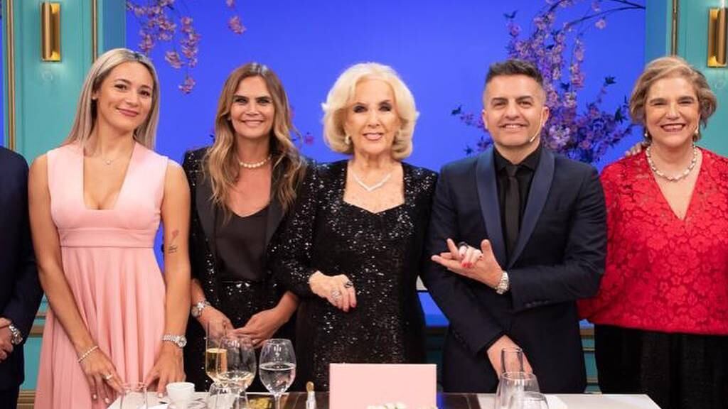 Amalia Granata fue invitada al programa de Mirtha Legrand. También asistieron Rocío Oliva, Ángel de Brito y Pilar Rahola.