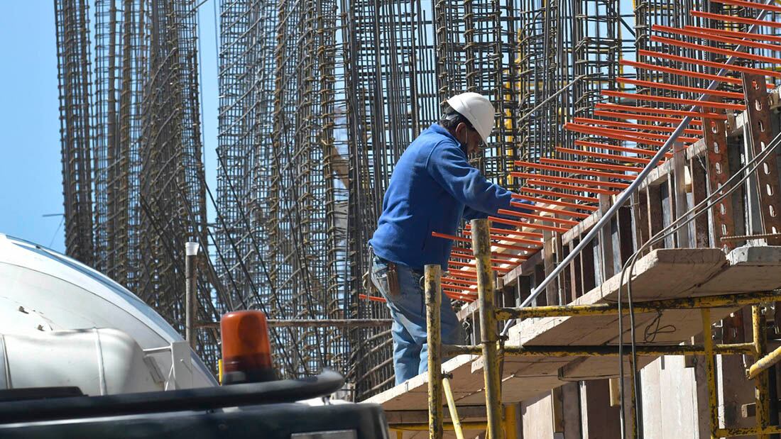 Construcción en Mendoza. Foto: Orlando Pelichotti / Los Andes