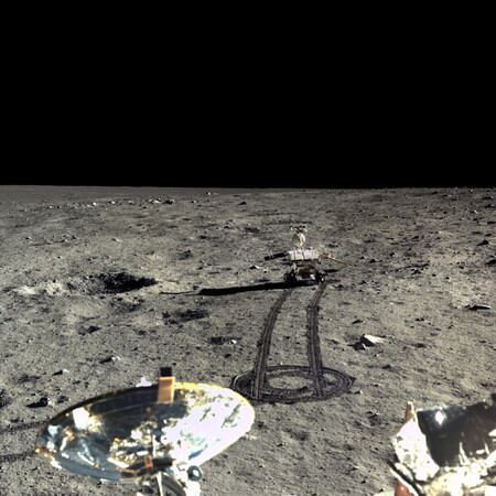 La misión espacial china que recorre la superficie lunar detectó una extraña formación.