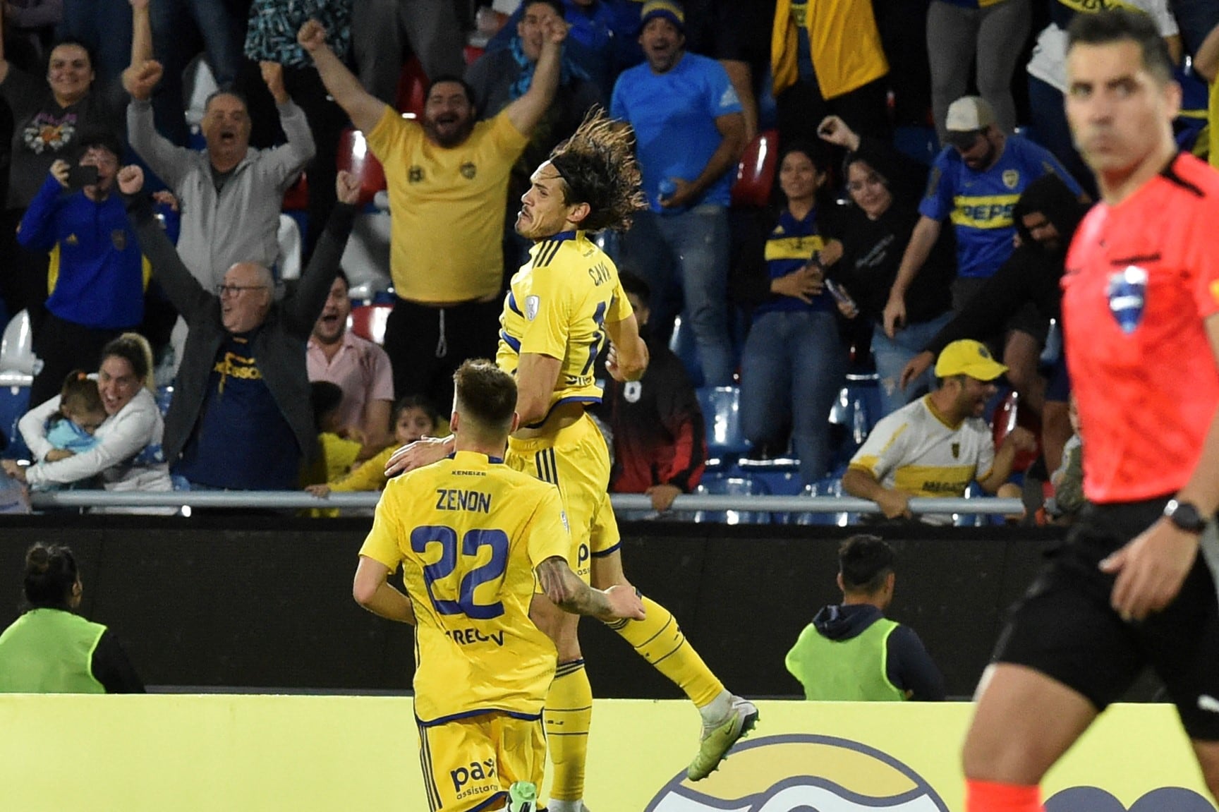 Cavani festeja el golazo del triunfo