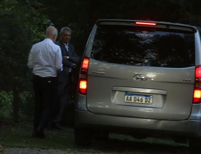 Horacio Rodríguez Larreta llegando junto a Milagros Maylin, su novia. Foto: Ramiro Souto