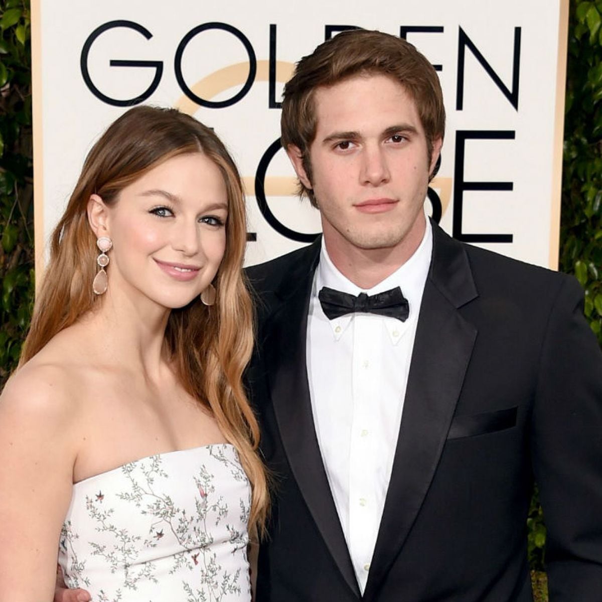 Melissa Benoist y Blake Jenner, en una de las tantas premiers a las que fueron juntos, como pareja.