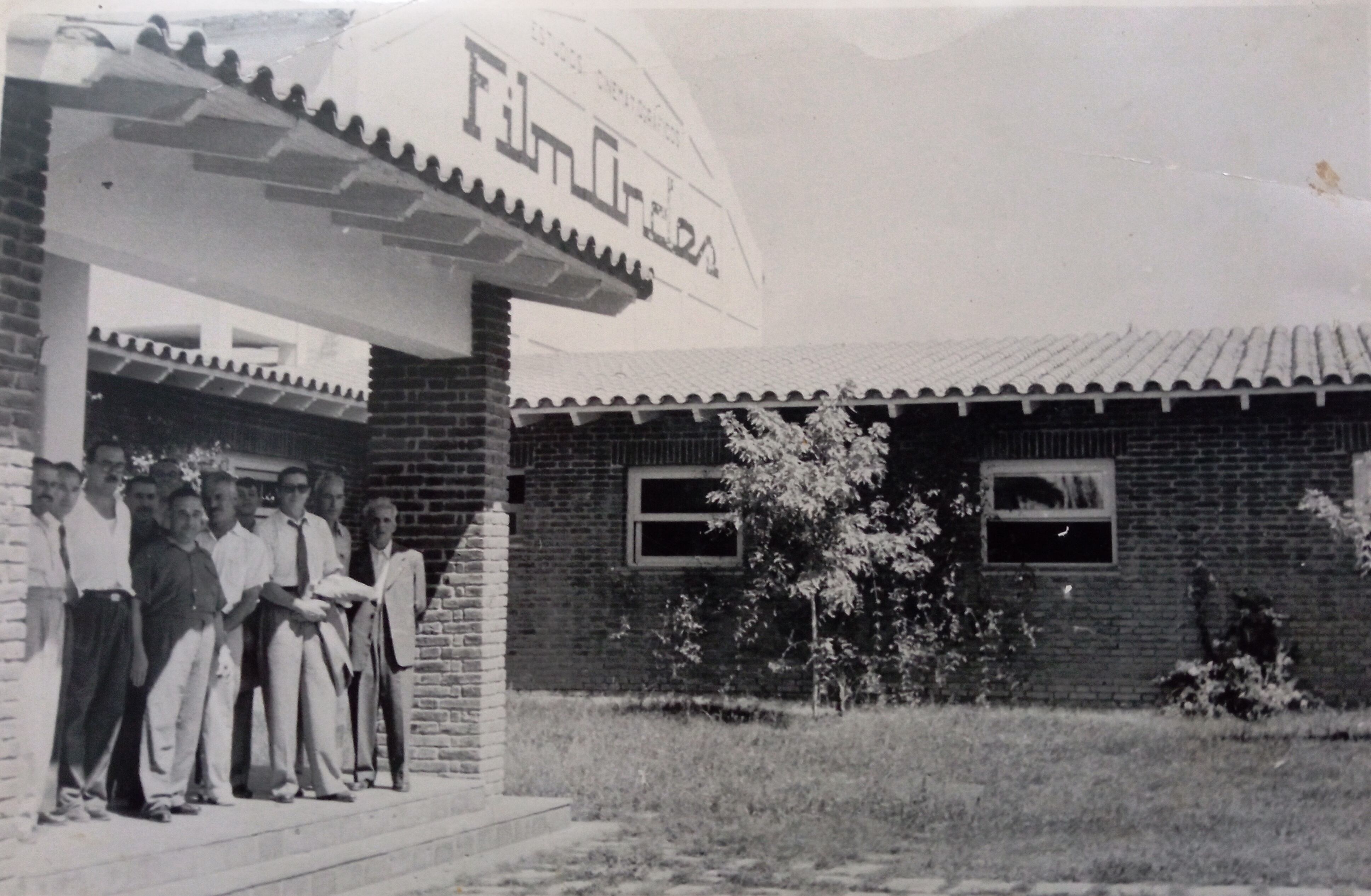 Exterior de los estudios de Film Andes, en Godoy Cruz (Mendoza), 1944.