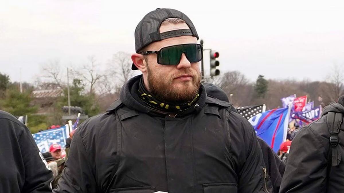 Ethan Nordean fue condenado a 18 años de cárcel la semana pasada por asalto al Capitolio para protestar contra la derrota electoral de Trump en 2021. Foto: EFE