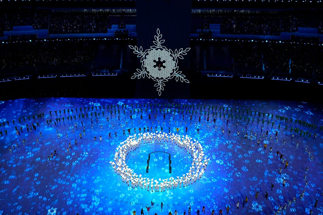 Un grupo de bailarines realiza su presentación durante la ceremonia de inauguración.
Foto: AP