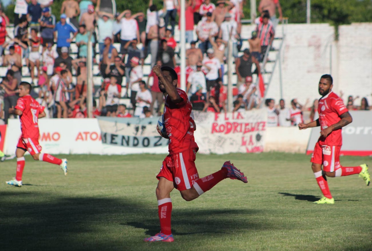 La expectativa por esa final ante Central Norte fue tan grande, que se colocaron tribunas tubulares /Foto: Prensa HLH