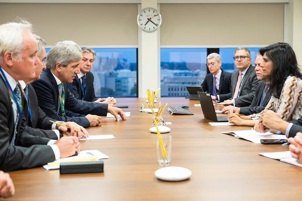 Reunión entre Caputo y Gita Gopinath, en Washington, en octubre pasado.