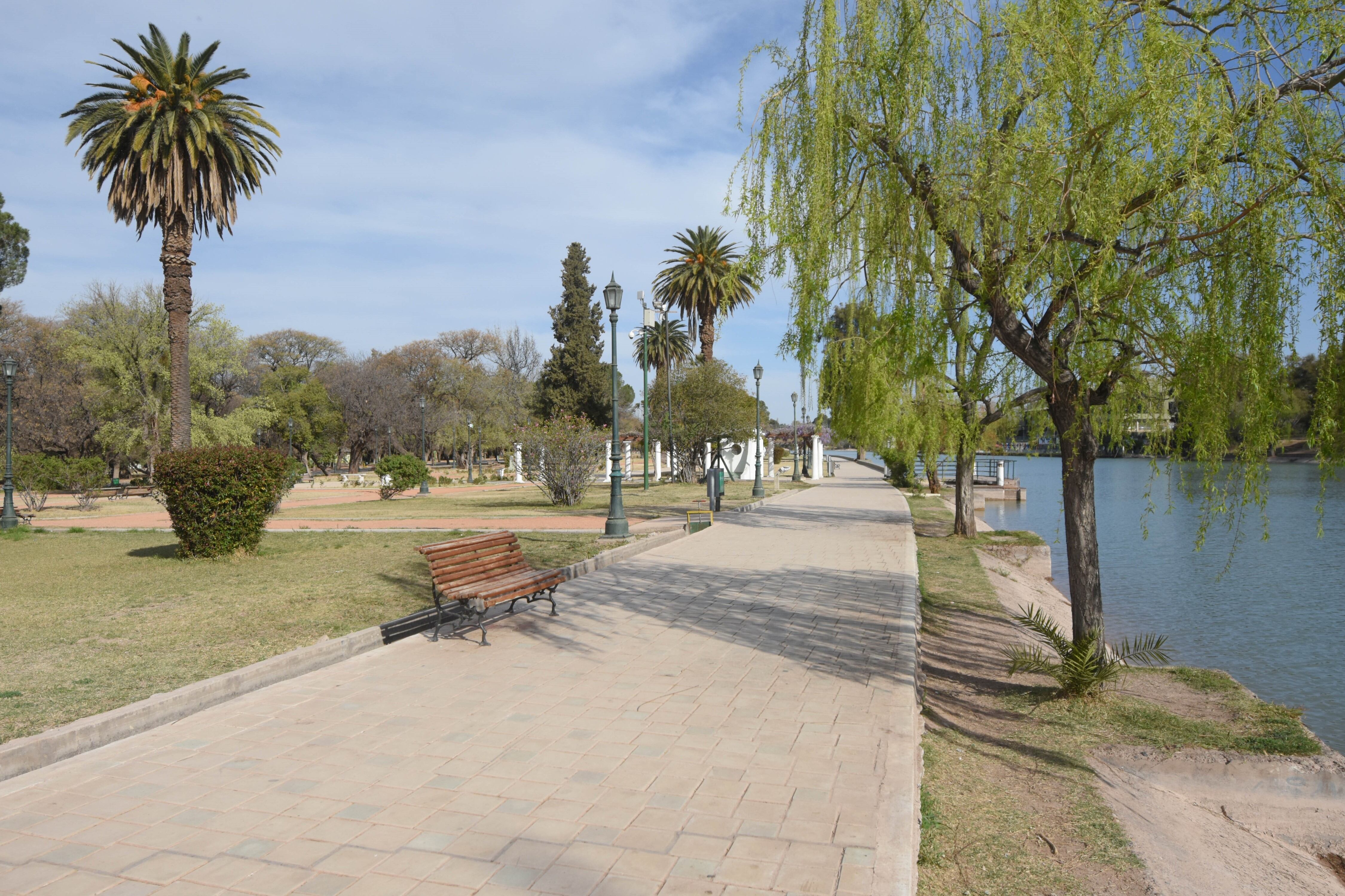 El Parque General San Martín vacío en el día del estudiante debido a la cuarentena.