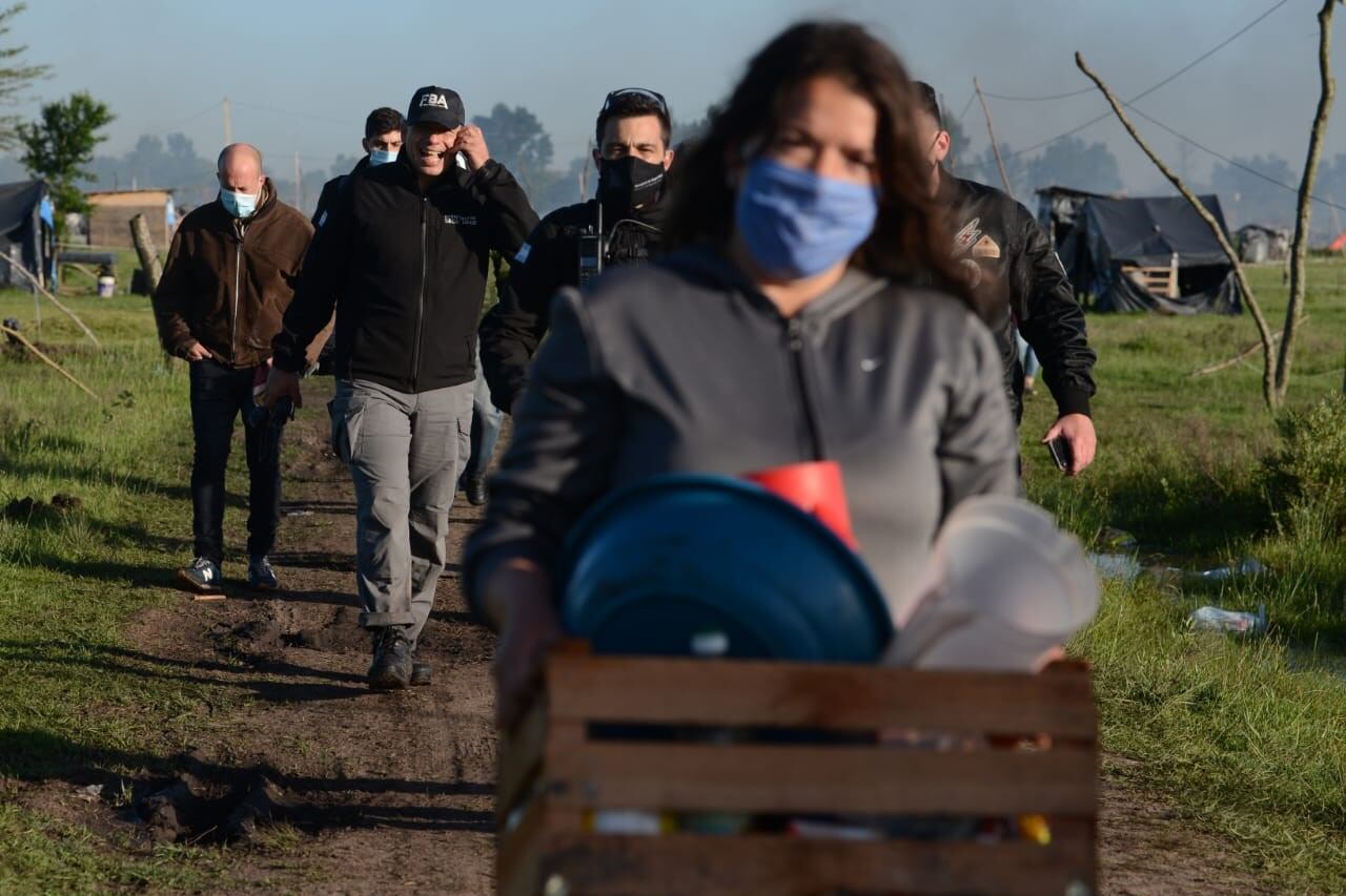 Tensión en Guernica: incidentes entre policías y usurpadores de tierras tras el desalojo