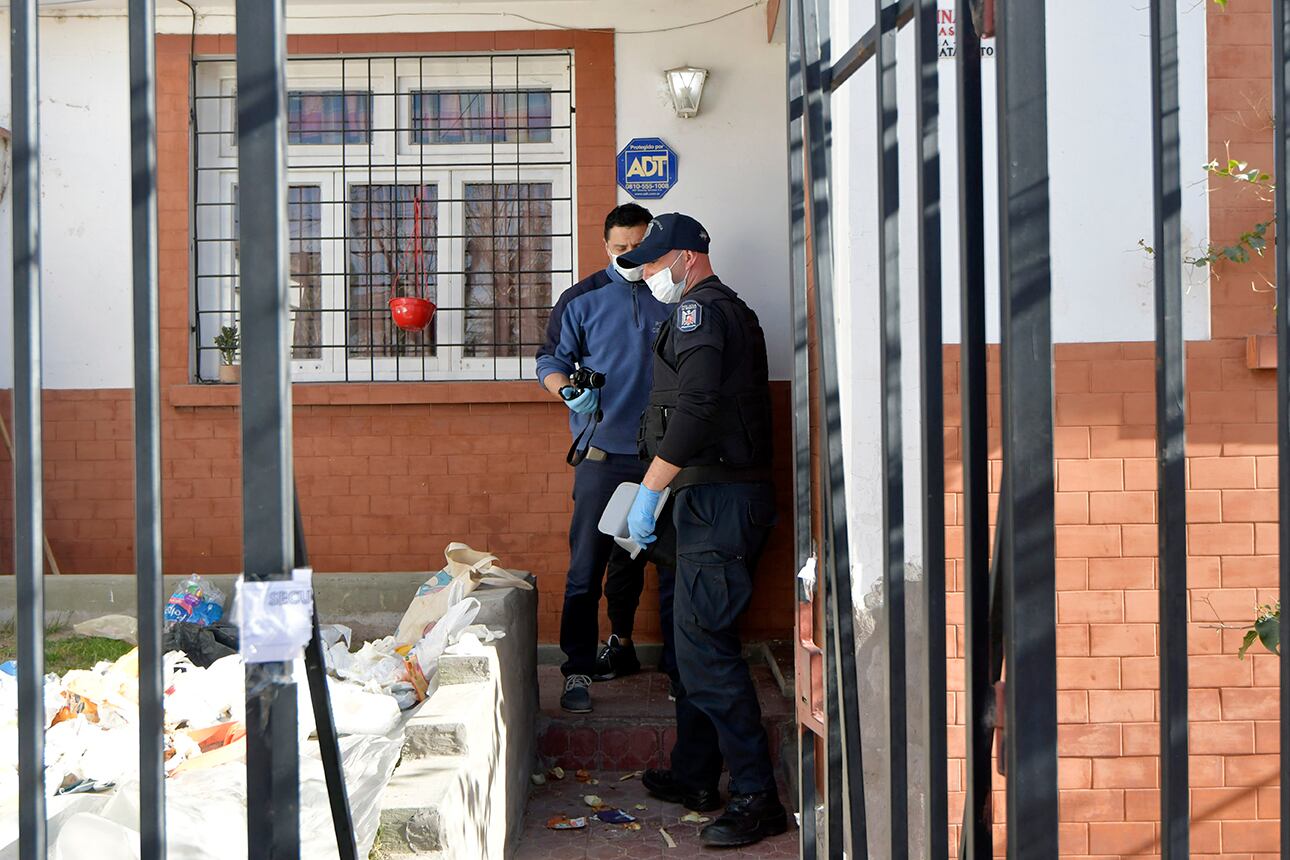 Caso: Emma Pilar Olguín de dos meses de edad murió ayer, sus padres Gustavo Ariel Olguín (26) y  Milagros Iglesias- quedaron detenido de inmediato
La pareja reside en el barrio Infanta de Las Heras.
Foto:  Orlando Pelichotti
