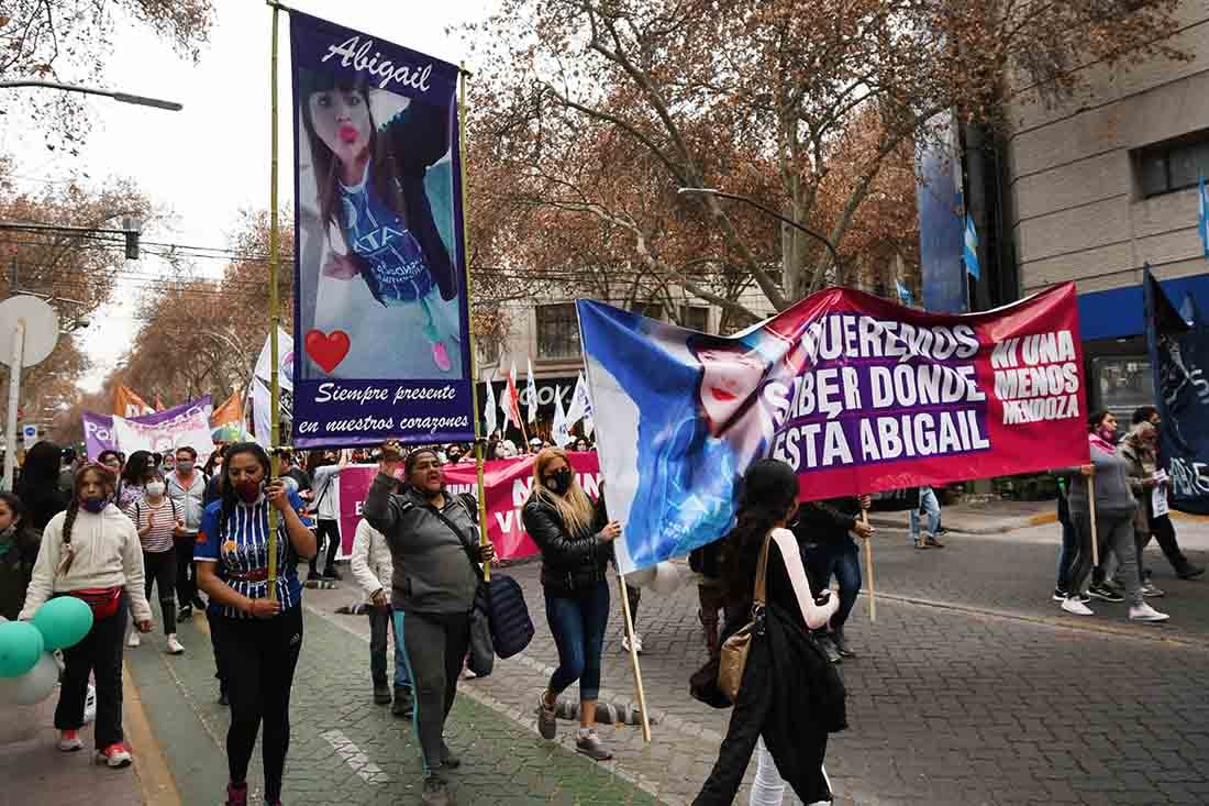 Mendoza 17 de agosto de 2021 
En el kilómetro 0 de la ciudad de Mendoza, se realizó una nueva marcha pidiendo por la aparición de Abigail Carniel, desaparecida hace 4 meses
Foto: JoséGutierrez/ Los Andes   

