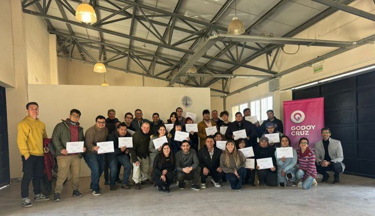 Más de 390 personas celebraron su logro con la entrega de certificados en Centros de Formación de Godoy Cruz