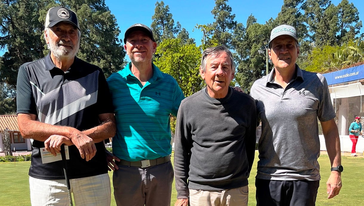 Héctor Uano junto a compañeros de juego. / Gentileza.