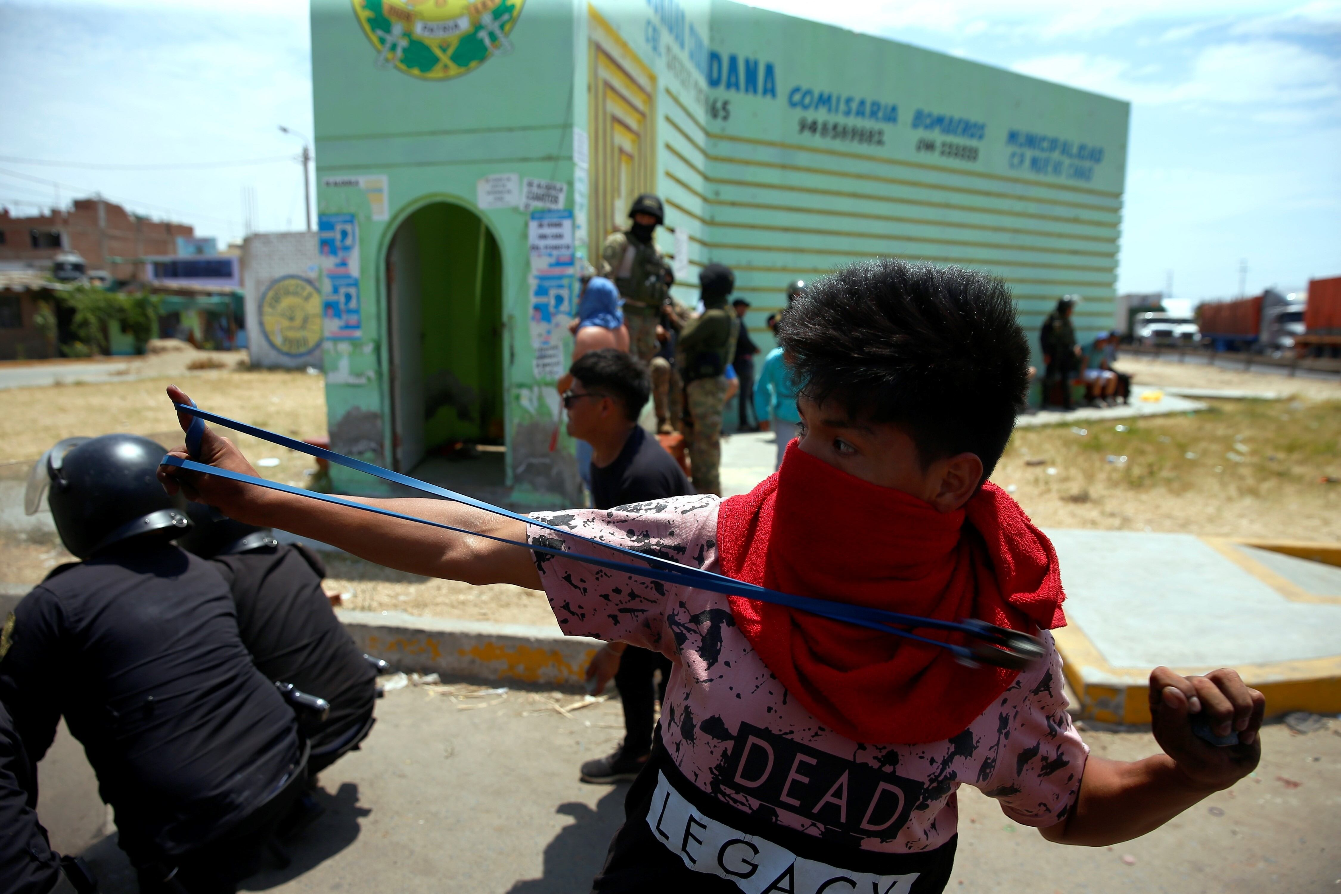 Pese a las protestas, el Congreso de Perú no aprobó el adelantamiento de las elecciones. / Foto: AP 