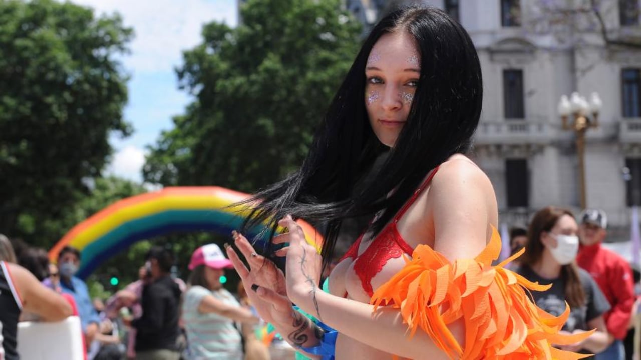 Carlos Jáuregui, activista por los derechos de la comunidad LGBTBIQ+, expresó que “en una sociedad que nos educa para la vergüenza, el orgullo es una respuesta política”. Foto: Raúl Ferrari / Télam