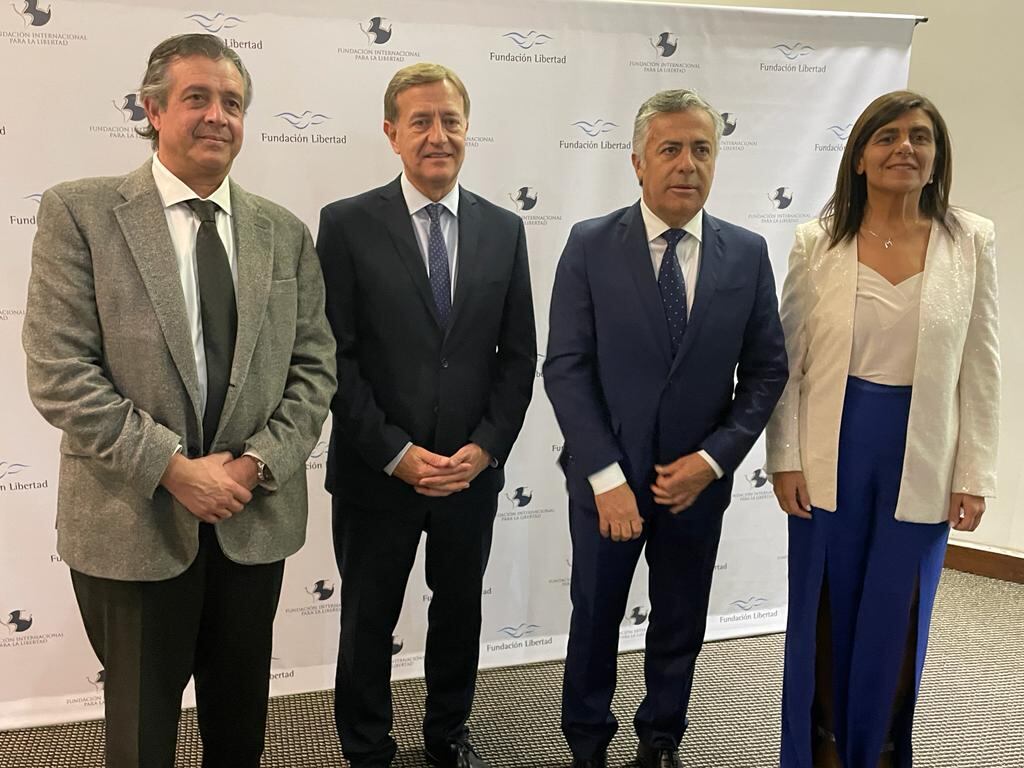 Cena de la Fundación Libertad. Ibáñez, Suárez, Cornejo y Juri.