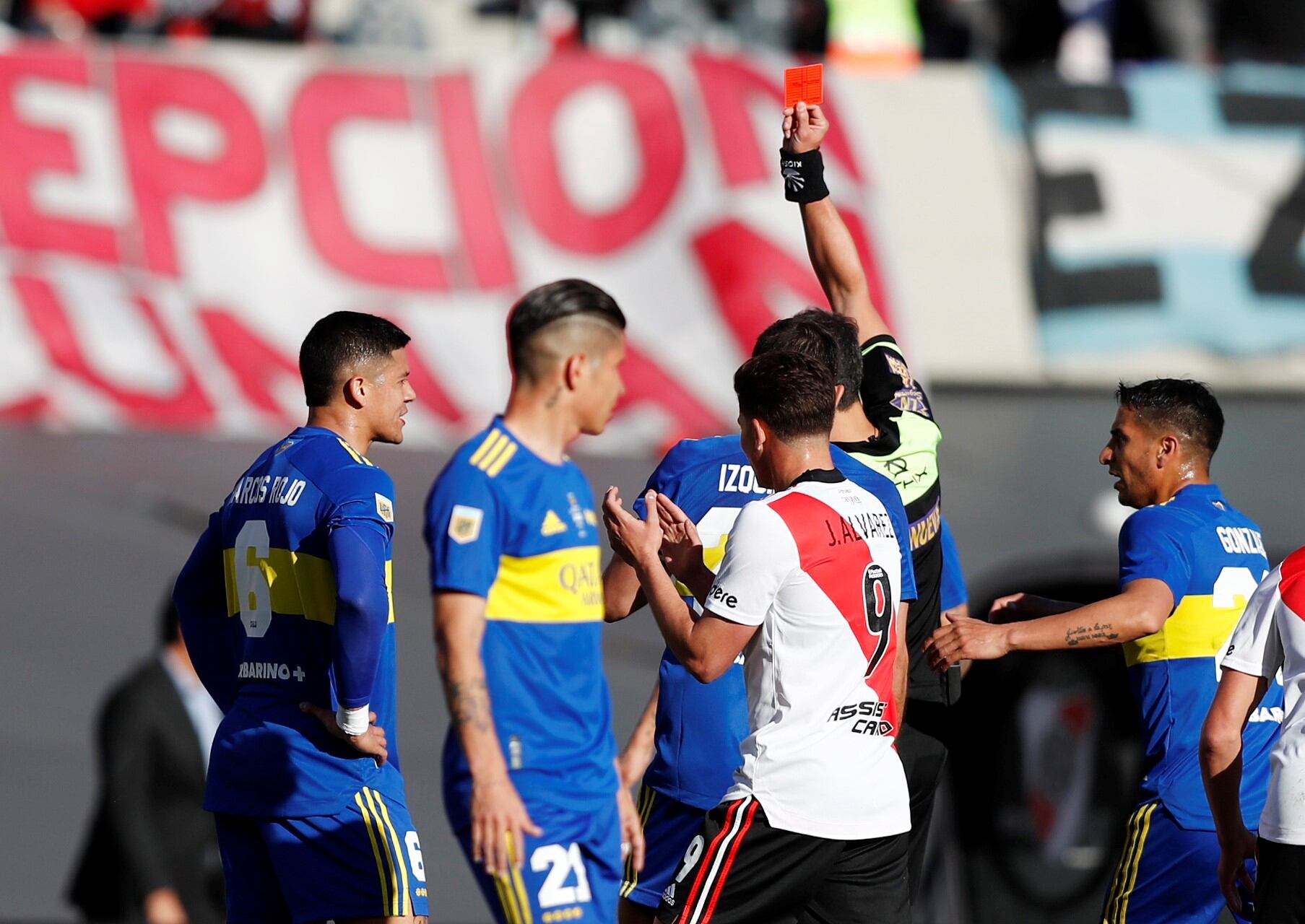 Marcos Rojo fue expulsado a los 15 minutos del Superclásico.