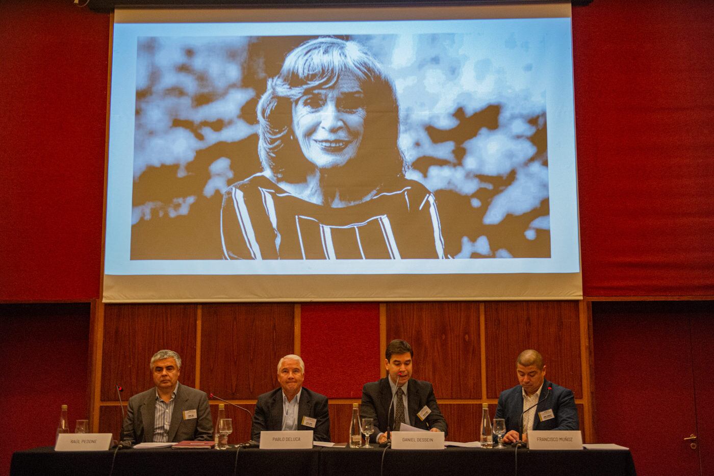 En la 60ª Asamblea General de Adepa en El Calafate hubo un homenaje a Magdalena Ruiz Guiñazú.