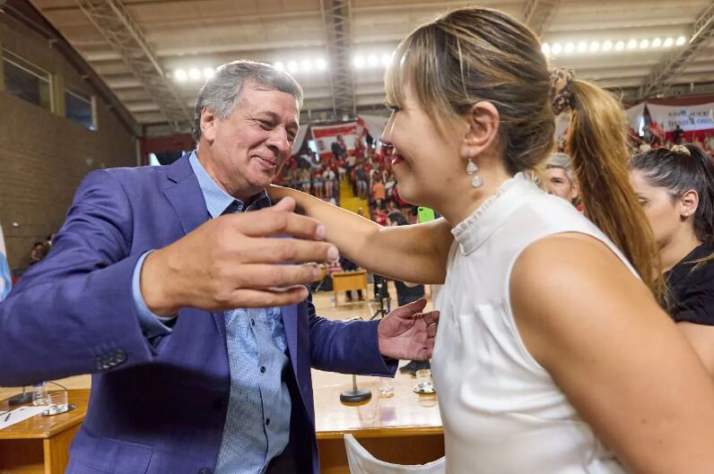 Apertura de sesiones ordinarias en La Heras. Daniel Orozco y Janina Ortíz.