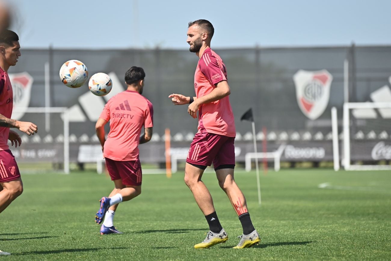 Germán Pezzella se resintió de una molestia muscular y no viajaría a Mendoza para el partido de River ante Independiente Rivadavia,