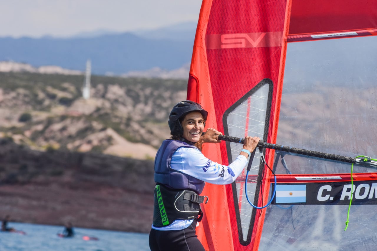 Windsurf, en el Dique Potrerillos, Mendoza, se desarrolla el Campeonato mundial de Formula Foil 
Claudia Romero única mujer en categoria adultos en la competencia
Foto: Mariana Villa / Los Andes