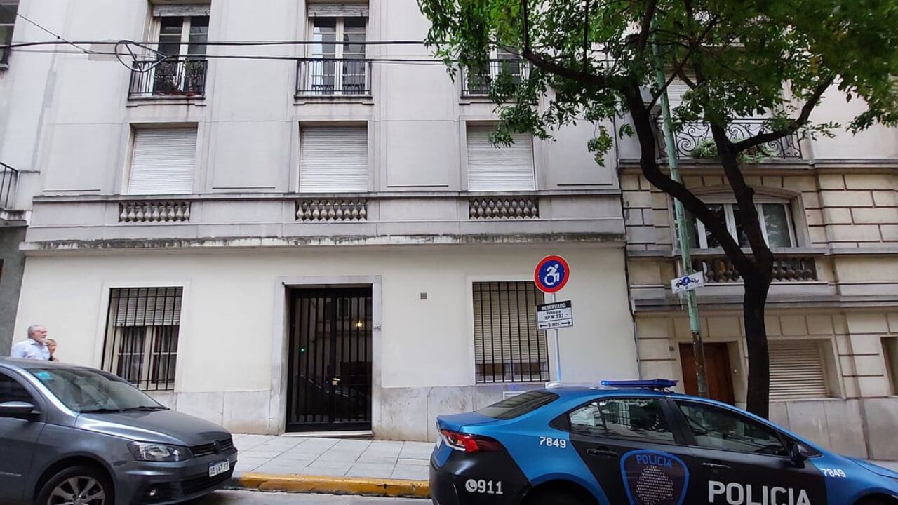 El frente del edificio de la calle Libertad al 1500 donde la joven cayó al vacío y murió. Gentileza: Clarín.