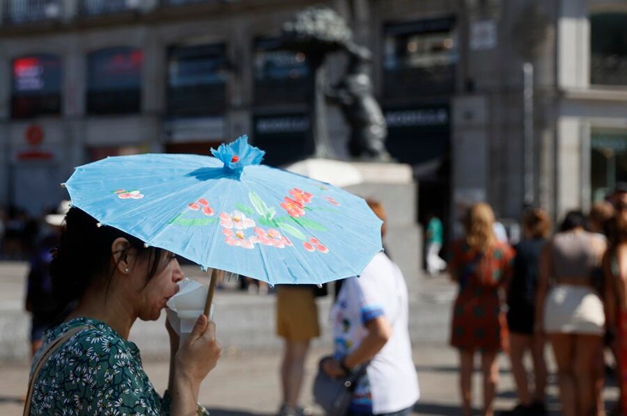 En el hemisferio norte viven momentos agobiantes debido al calor extremo que se sufre en América del Norte, Asia y Europa. EFE.