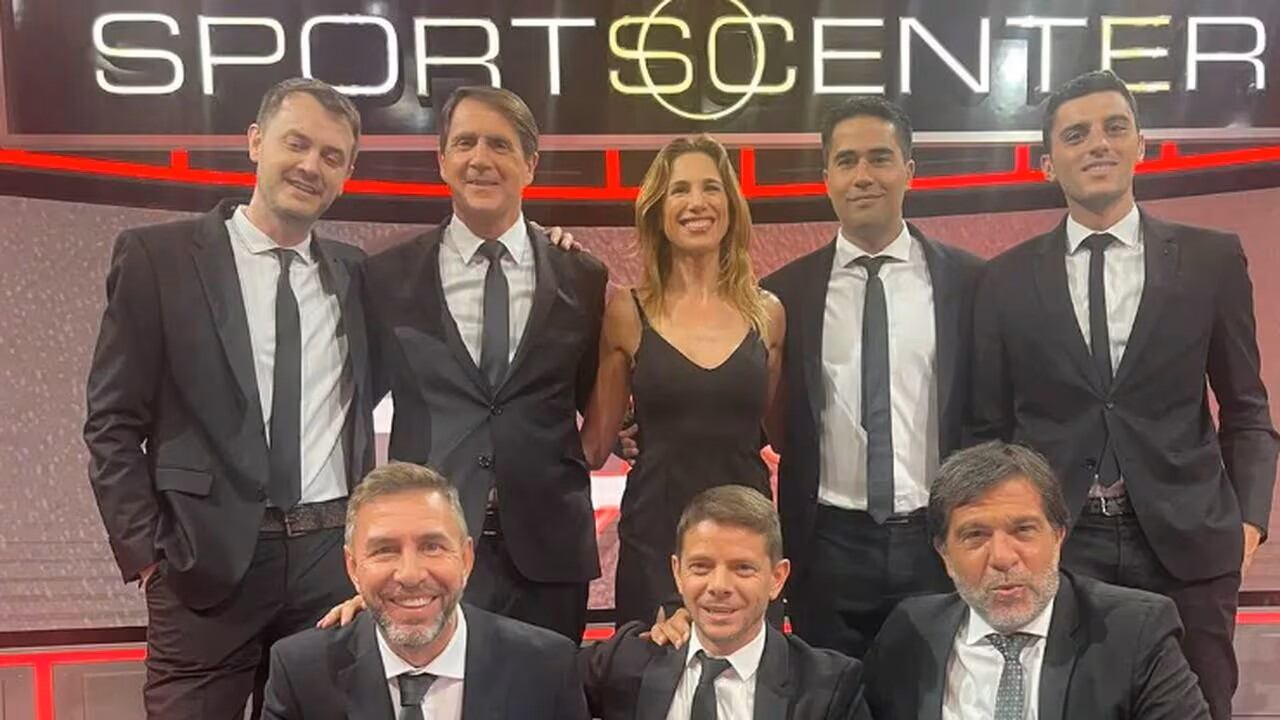 Emi Pinsón junto al equipo de ESPN Night.