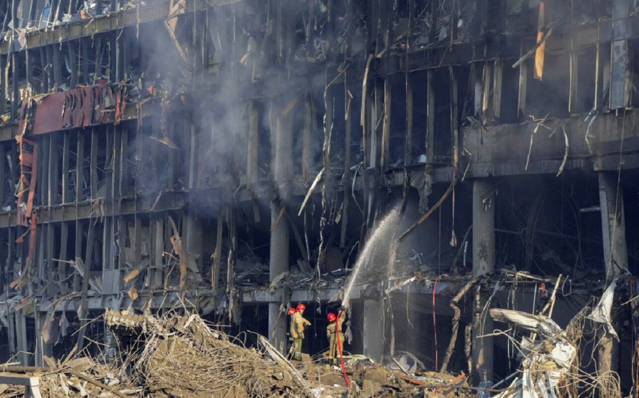 Así quedó el centro comercial de Kiev (Ucrania) bombardeado por Rusia (AP)