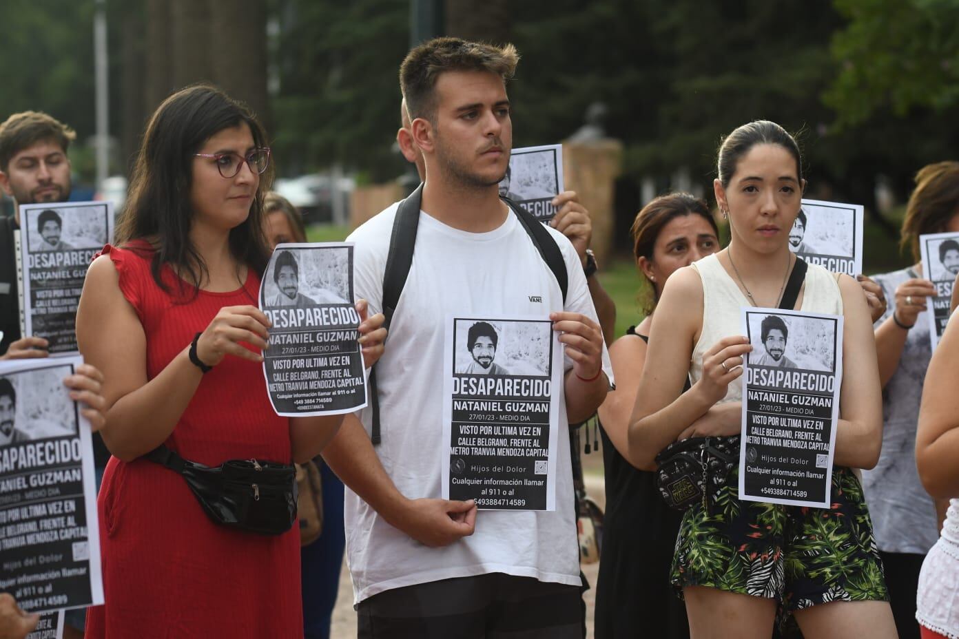 Familiares, amigos y miembros del Colegio de Abogados de Mendoza marcharon hasta le Polo Judicial para pedir por la aparición de Nataniel Guzmán.