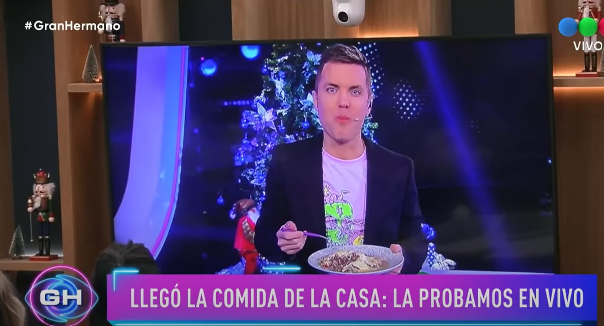 Santi Del Moro, al mejor estilo MasterChef, probó la comida de la casa