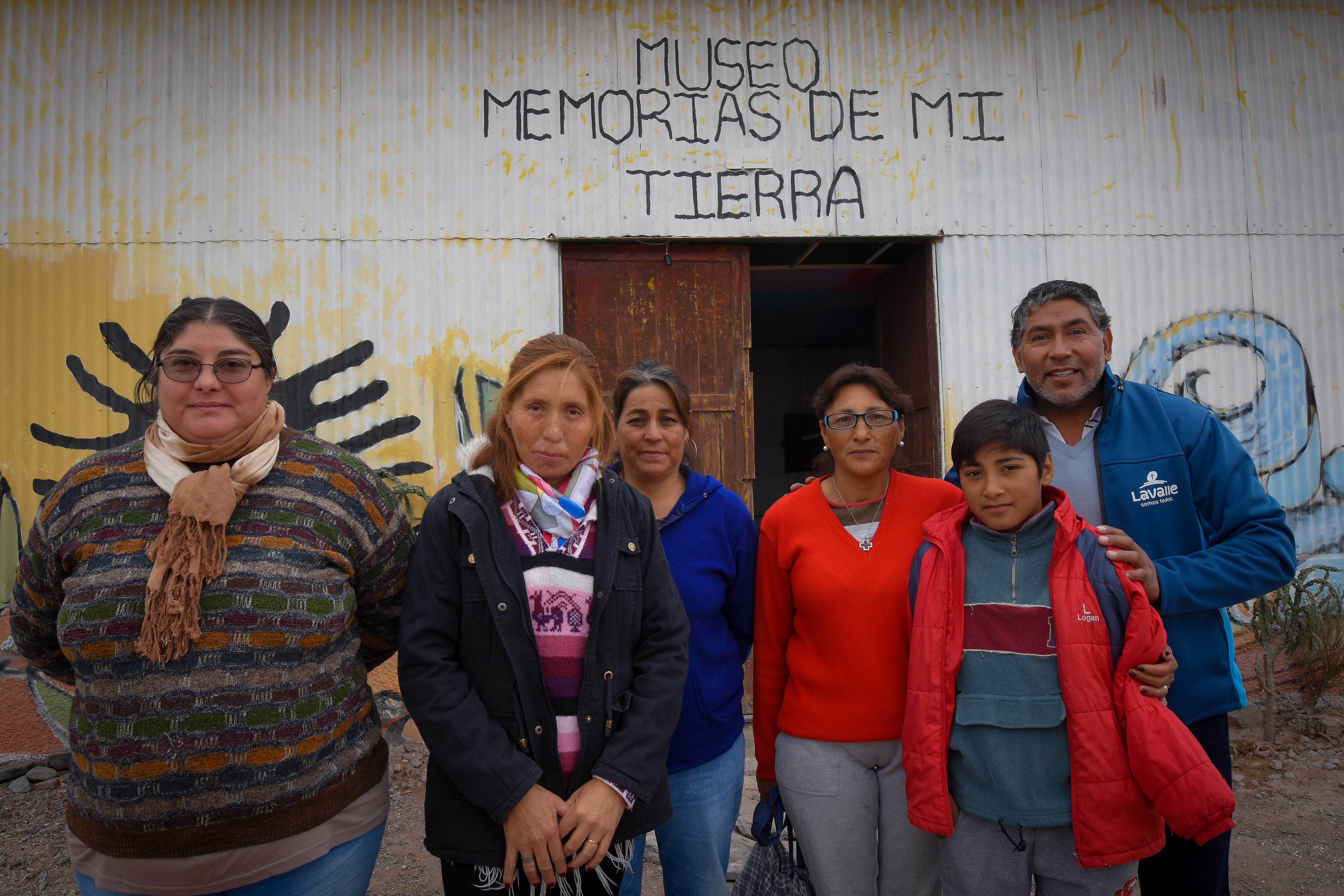 Miembros de la comunidad del Pueblo San José, a unos 80 kilómetros al Norte de la villa cabecera de Lavalle, y que tiene como escenario central una centenaria capilla de adobes.