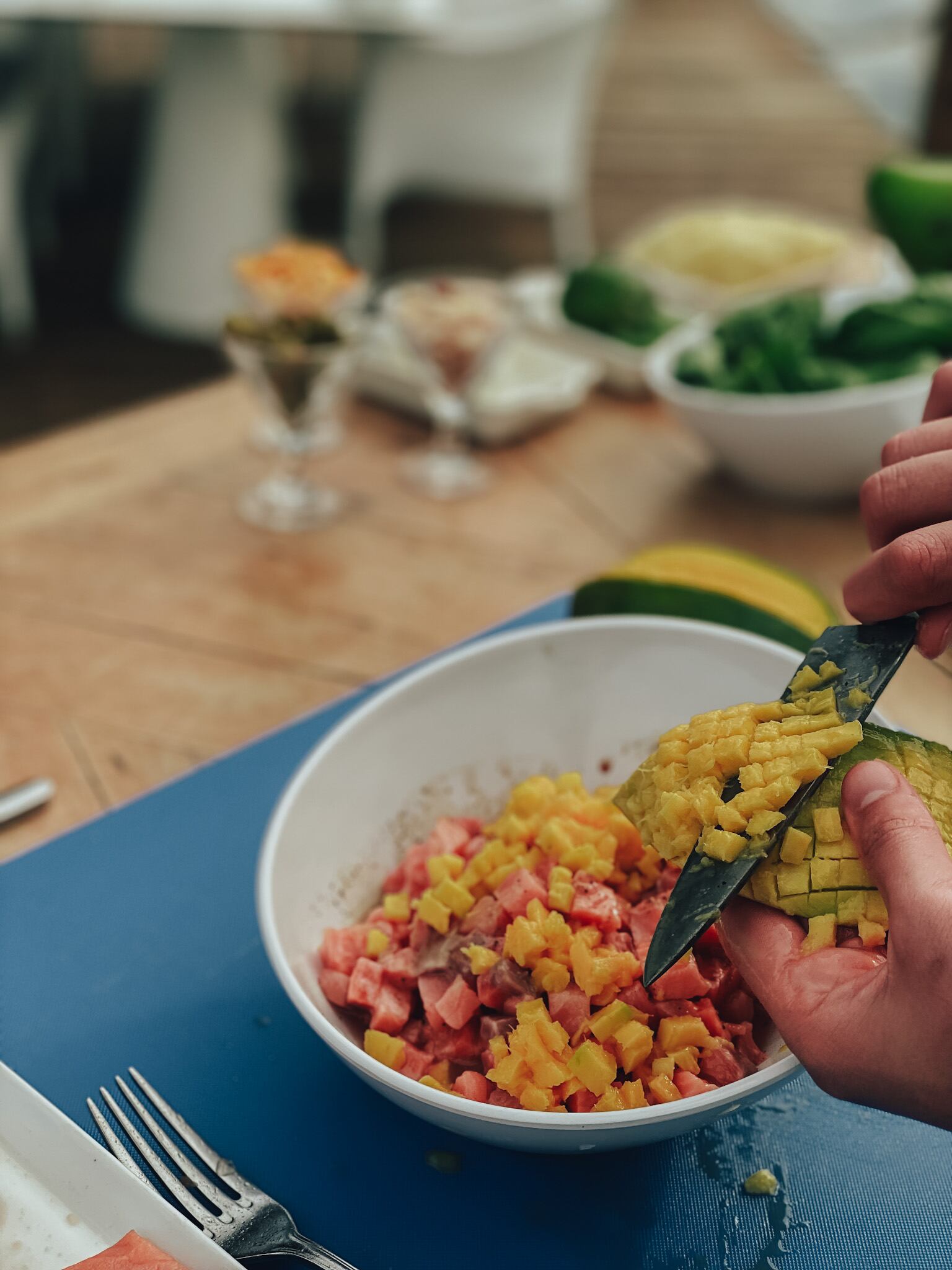 mango y salmón para el tartare