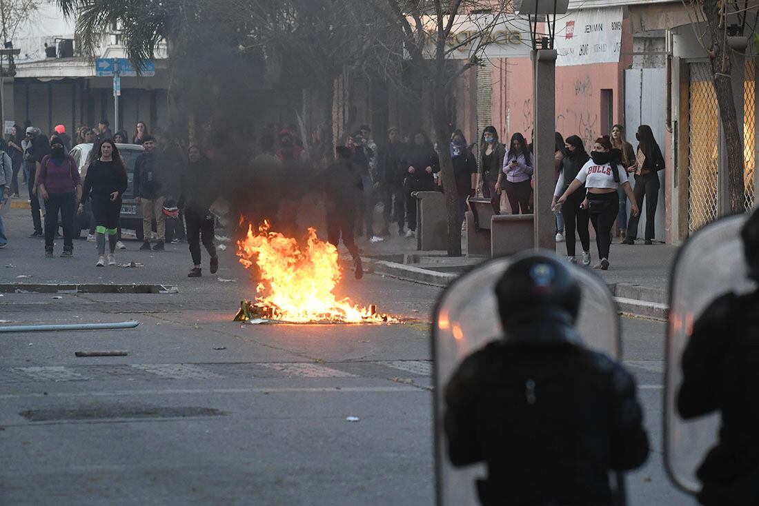 Femicidio de Agostina Trigo: el edificio del MPF de San Martín quedó inhabilitado por los incidentes. Foto: José Gutiérrez/ Los Andes.